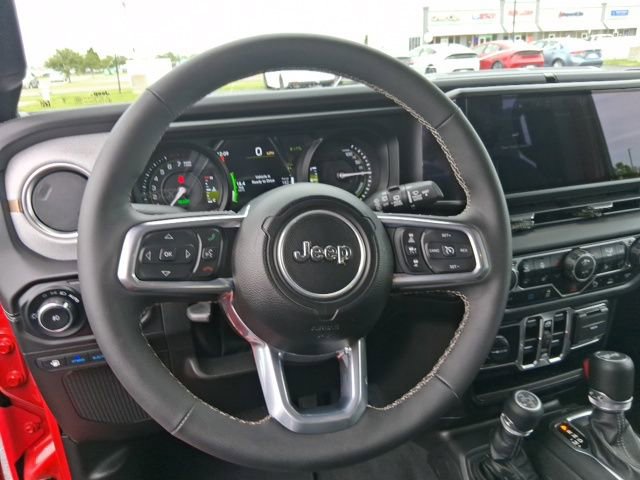 Used 2025 Jeep Wrangler Unlimited Sahara w/ Safety Group AWD/4WD image 17