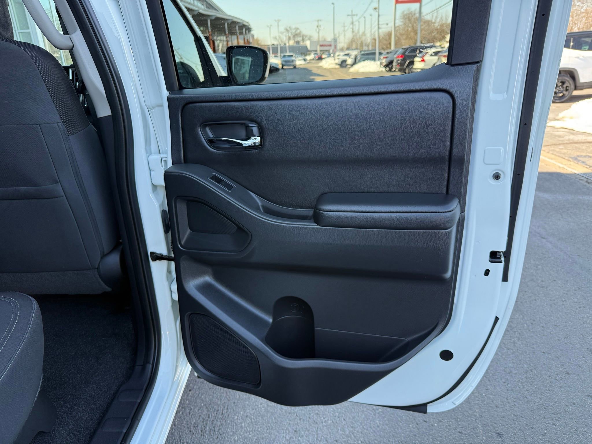 Used 2025 Nissan Frontier SV image 21