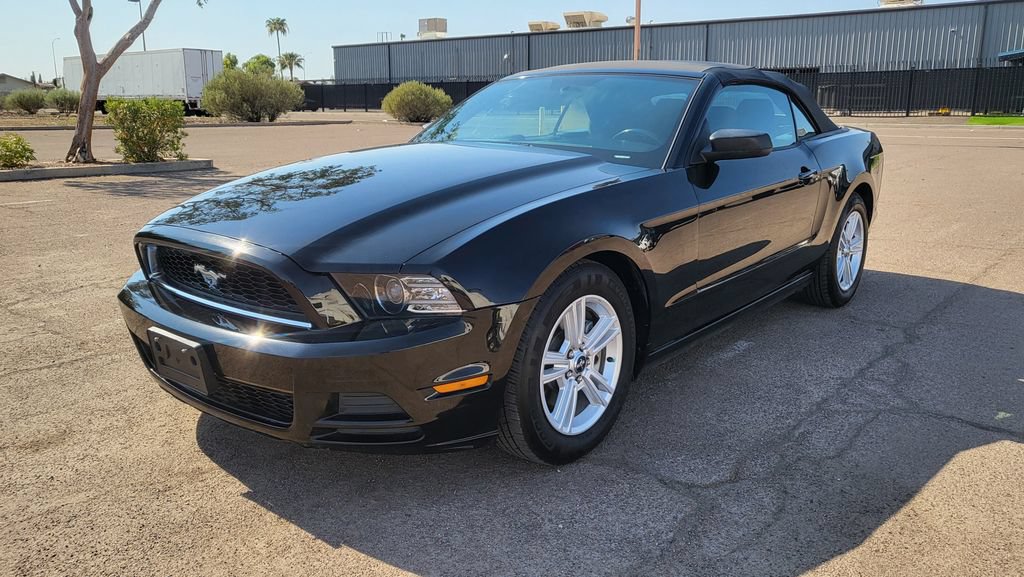Used 2014 Ford Mustang Convertible RWD image 4