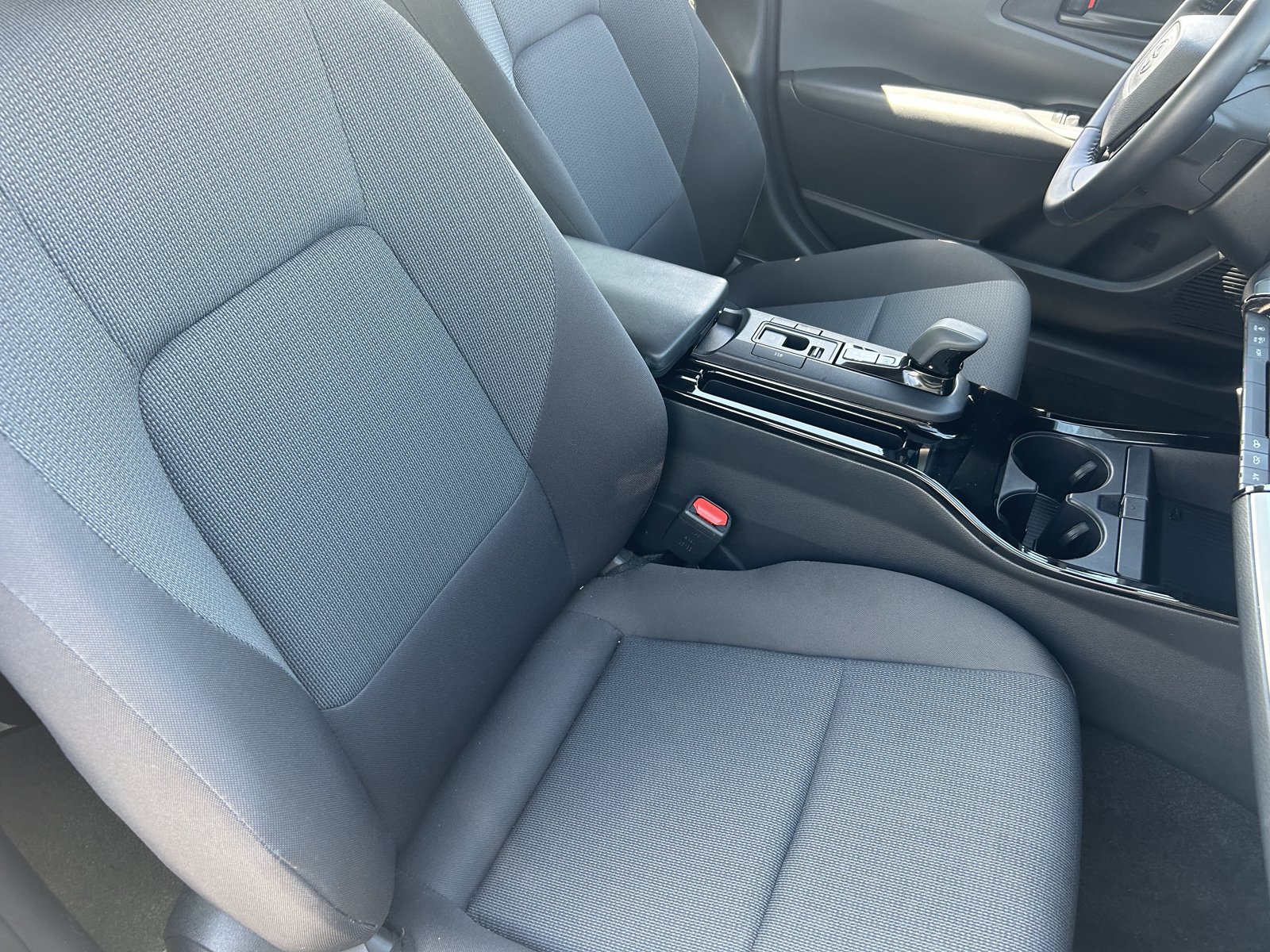 Used 2025 Toyota Prius LE FWD image 11