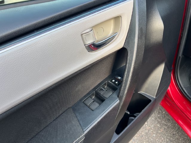 Used 2019 Toyota Corolla LE w/ LE Premium Package FWD image 30