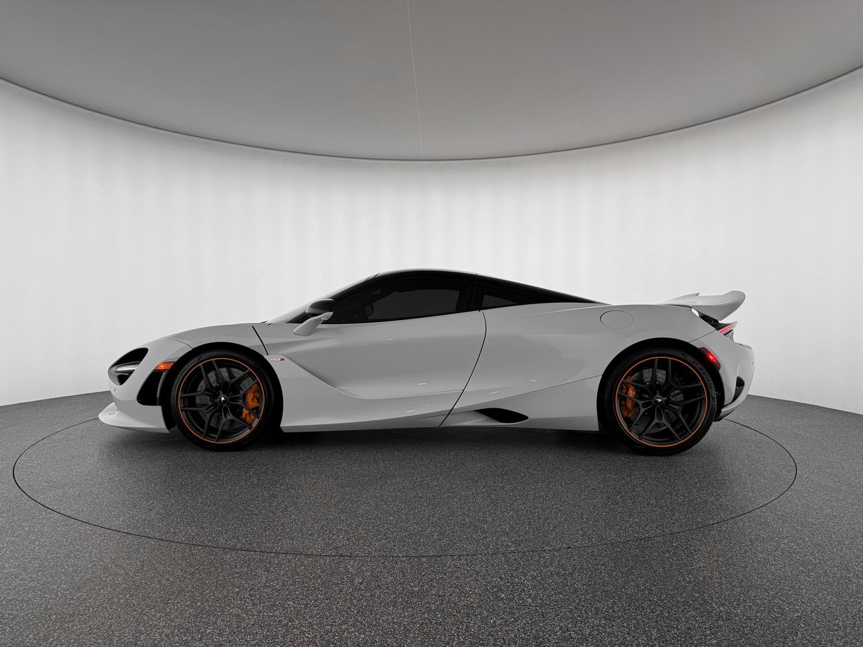 Used 2024 McLaren 750S image 2