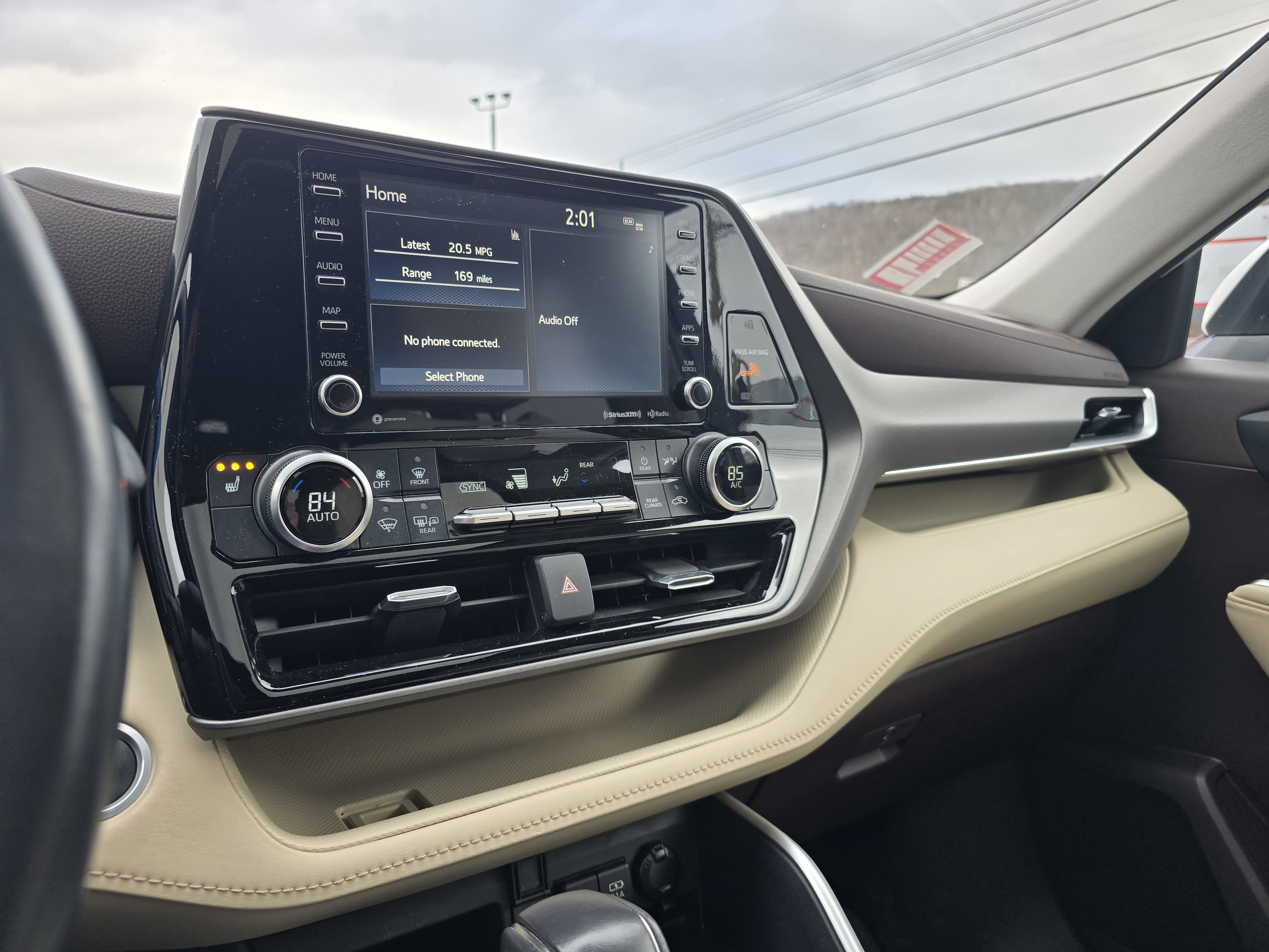 Used 2021 Toyota Highlander XLE image 24