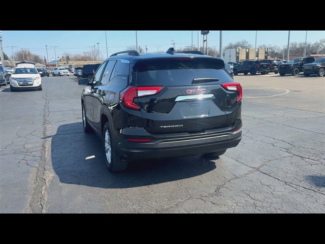 Certified 2023 GMC Terrain SLE w/ Driver Convenience Package image 7