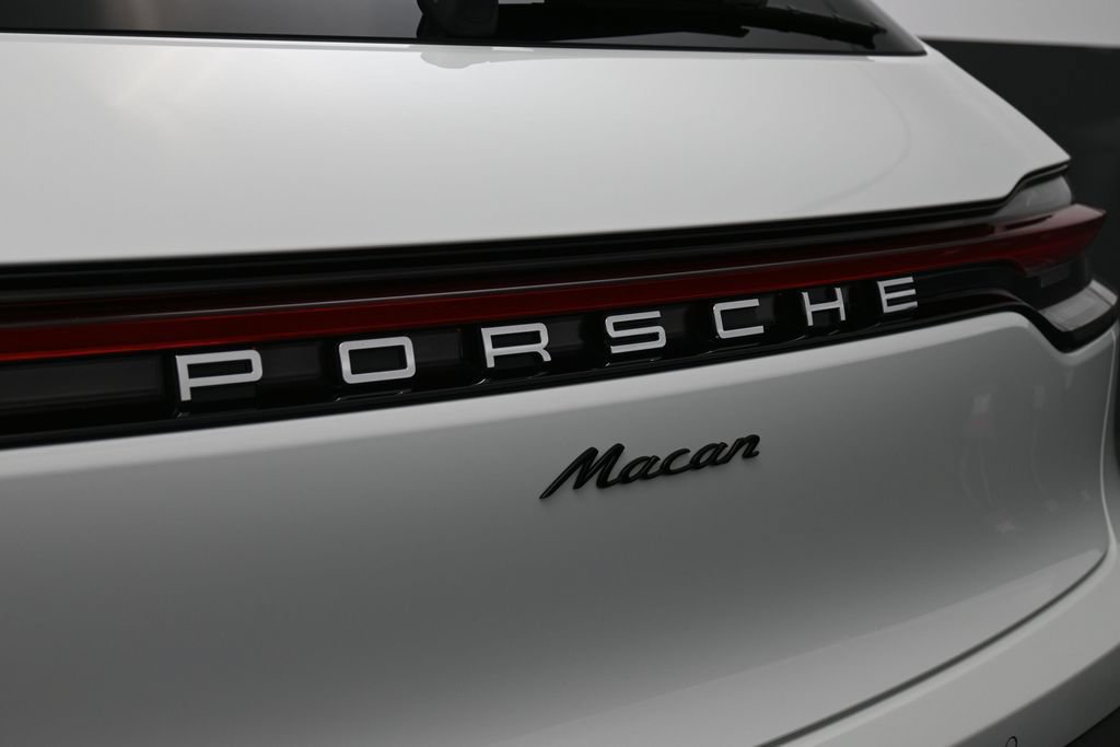 Certified 2026 Porsche Macan AWD/4WD image 14