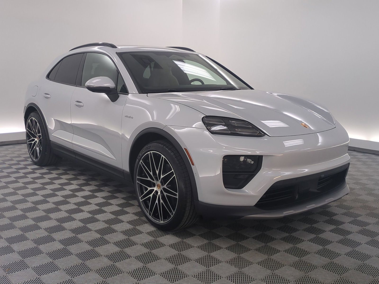New 2026 Porsche Macan Electric RWD image 10
