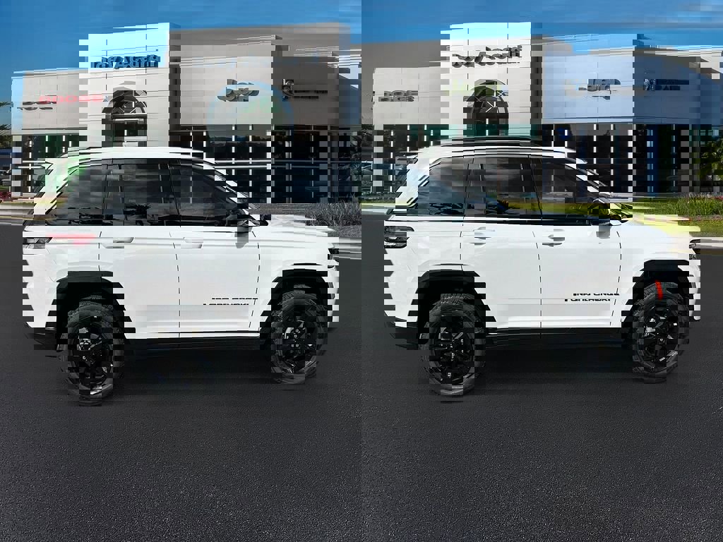 New 2026 Jeep Grand Cherokee Limited w/ Limited Altitude Package image 8