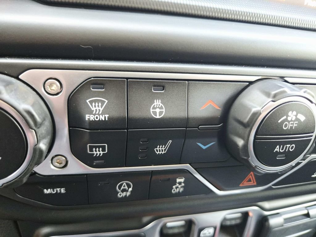 Certified 2021 Jeep Gladiator Rubicon AWD/4WD image 32