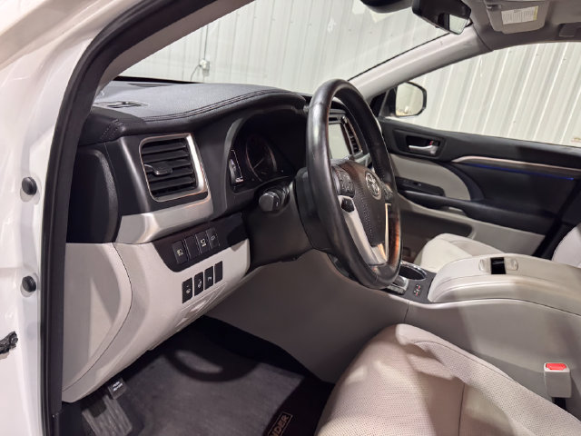 Used 2018 Toyota Highlander Limited Platinum AWD/4WD image 11