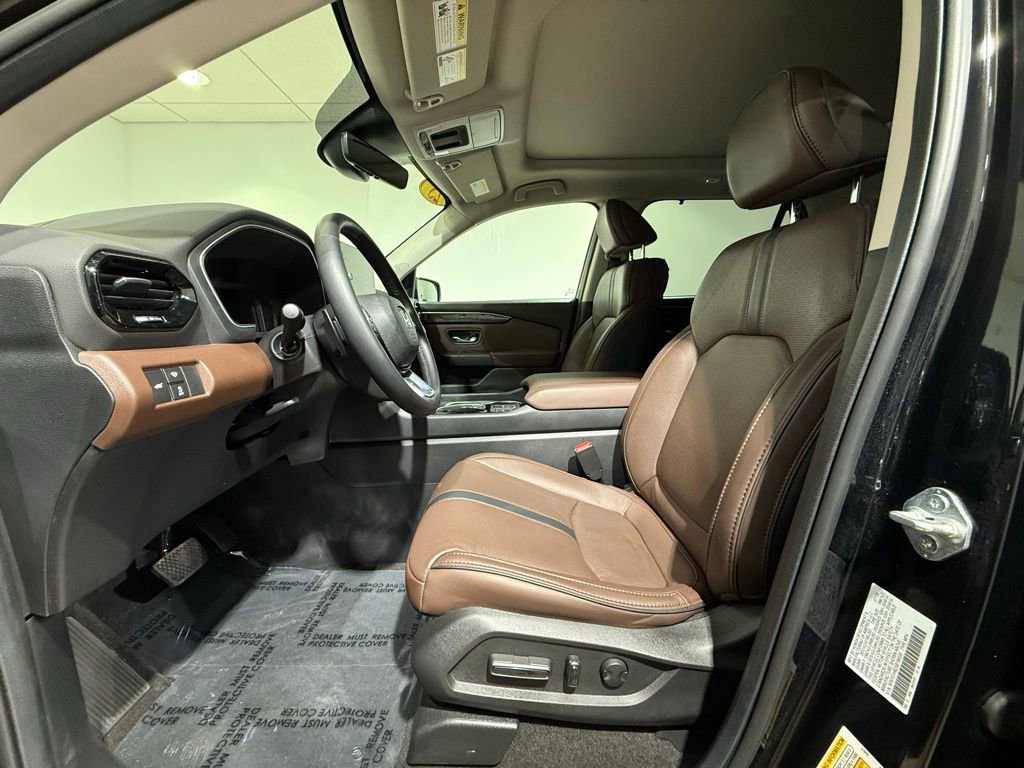 Used 2025 Honda Pilot Elite image 13