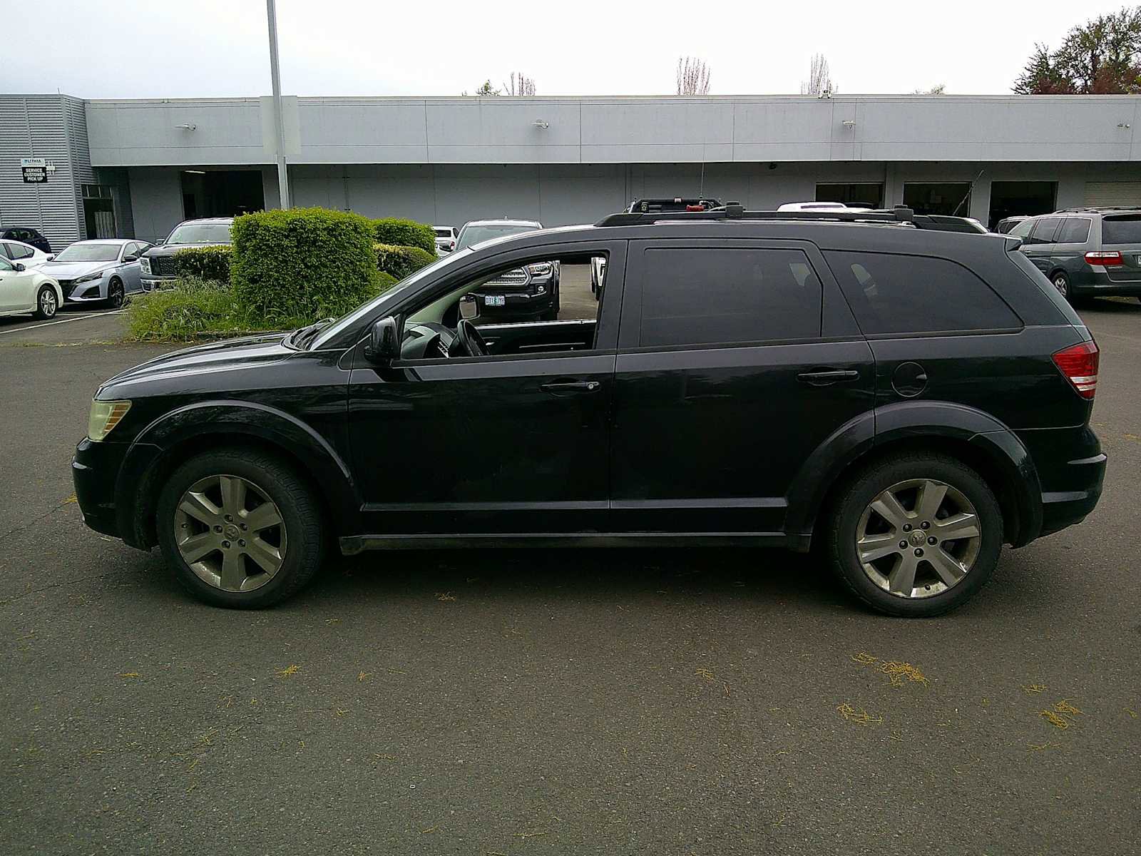 Used 2010 Dodge Journey SXT w/ Flexible Seating Group AWD/4WD image 2