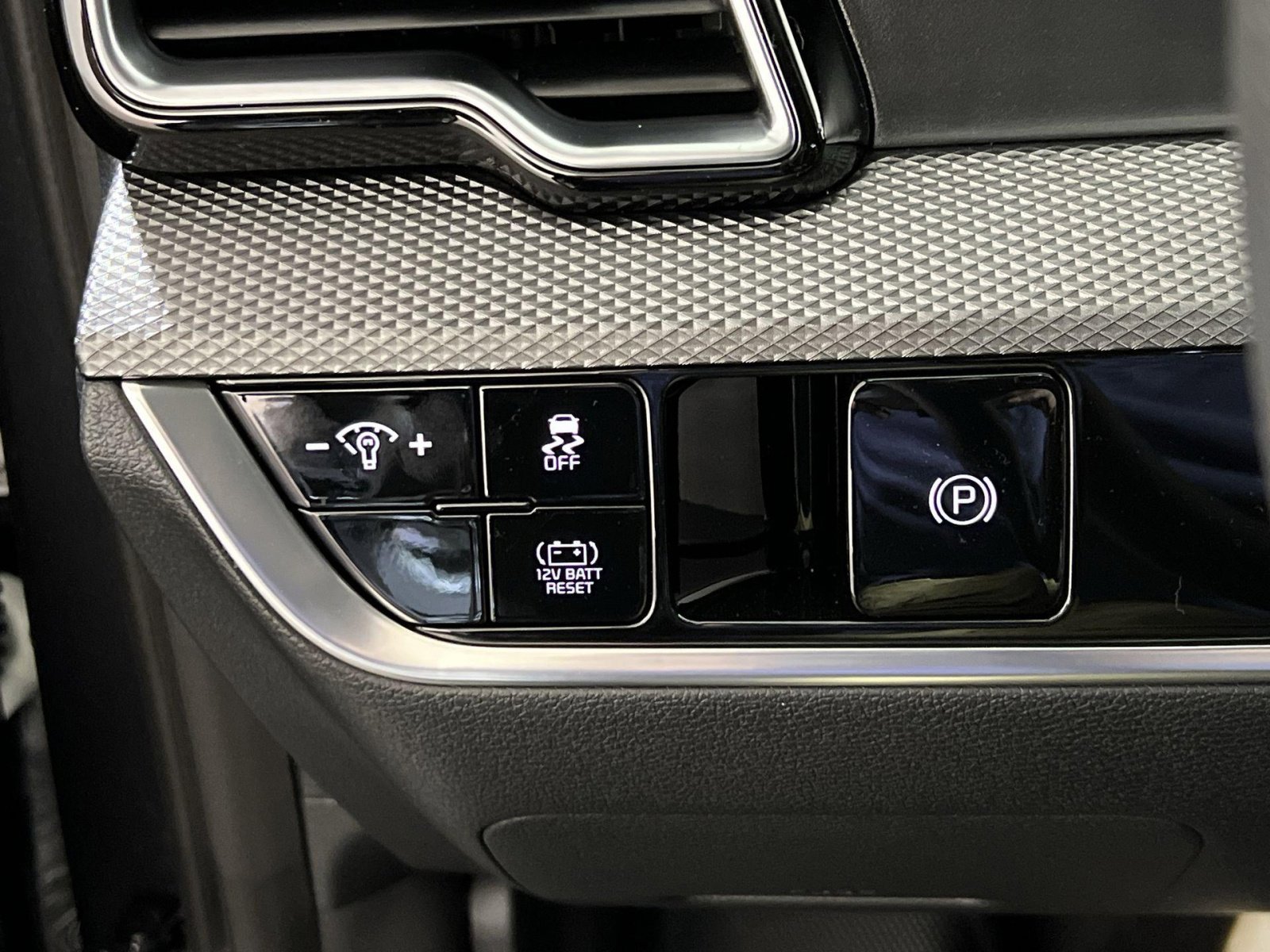 New 2025 Kia Sportage LX image 32