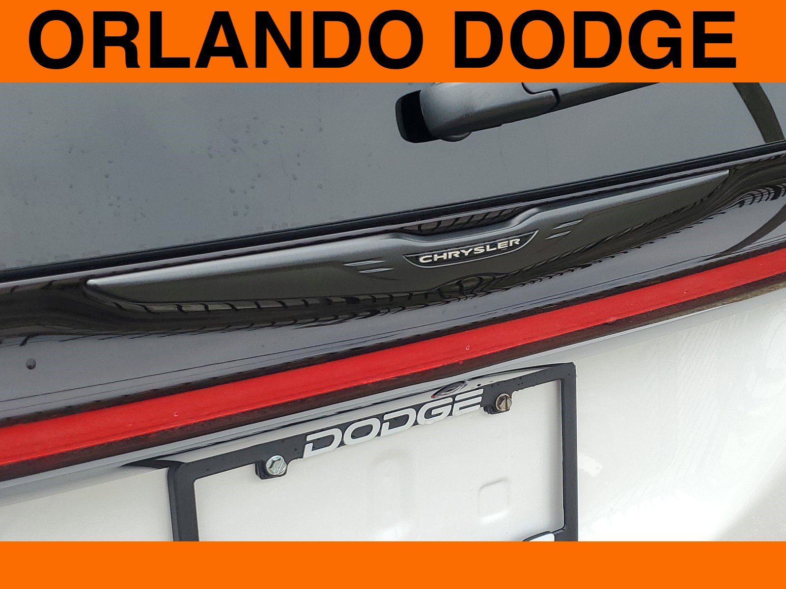 New 2024 Chrysler Pacifica Touring-L w/ Uconnect Theater Family Group image 7