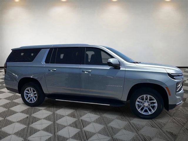 Used 2025 Chevrolet Suburban LS w/ Max Trailering Package AWD/4WD image 4