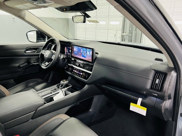 New 2026 Nissan Pathfinder Platinum image 34