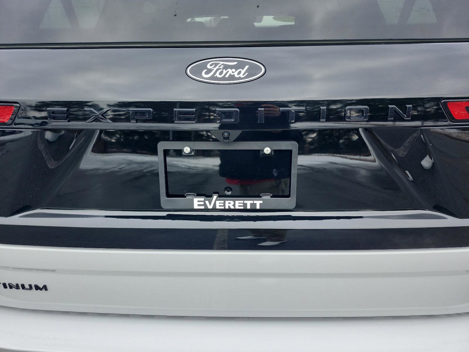 Used 2025 Ford Expedition Max Platinum w/ Stealth Appearance Package image 5