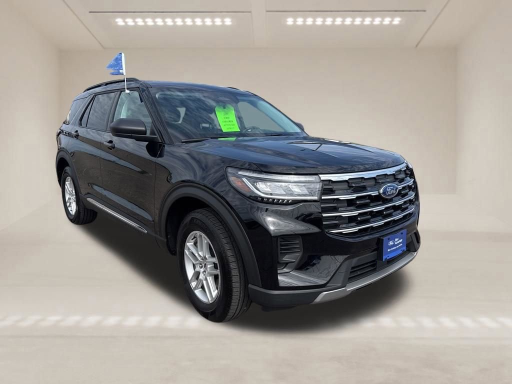 Used 2025 Ford Explorer Active AWD/4WD image 1