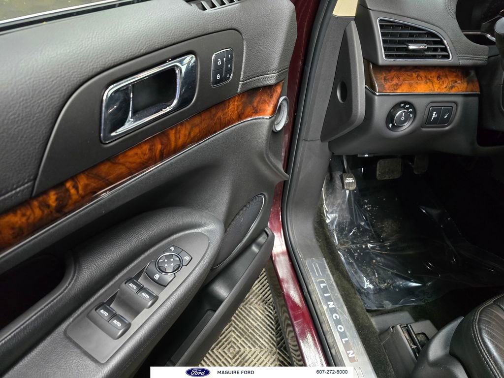 Used 2017 Lincoln MKT AWD image 18