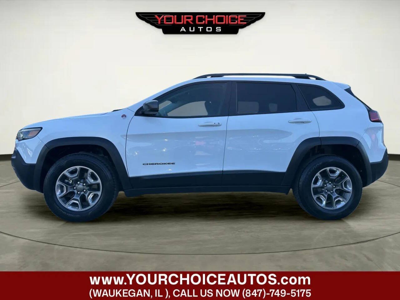 Used 2019 Jeep Cherokee Trailhawk w/ Cold Weather Group AWD/4WD image 2