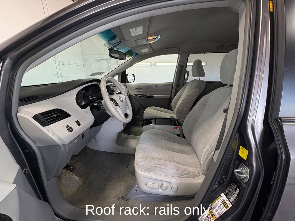 Used 2011 Toyota Sienna LE w/ Towing Pkg FWD image 12