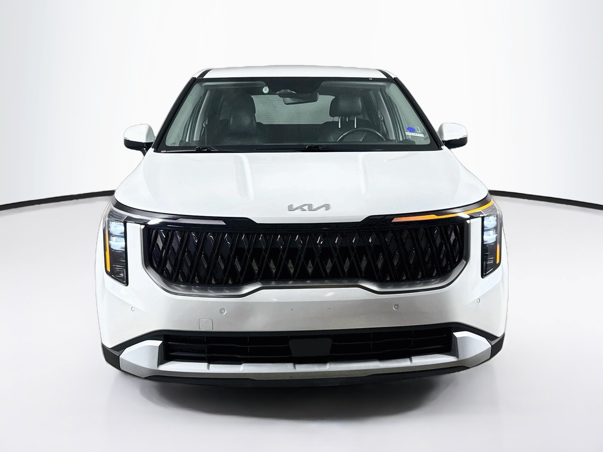 Used 2025 Kia Carnival FWD image 3