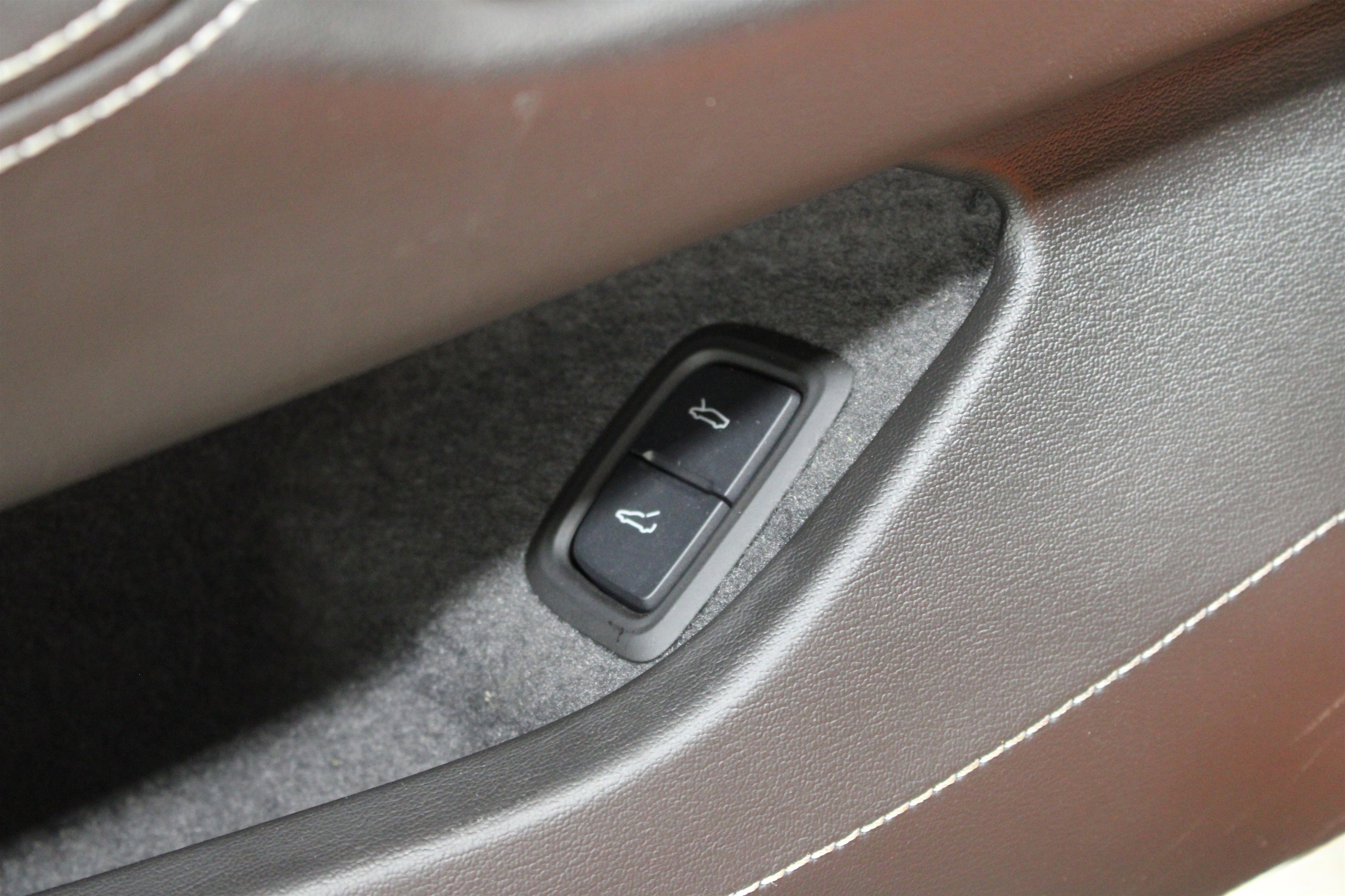 Used 2024 Chevrolet Corvette Stingray Coupe w/ Z51 Performance Package RWD image 10