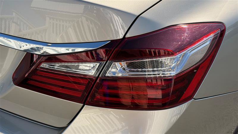 Used 2017 Honda Accord EX-L image 14