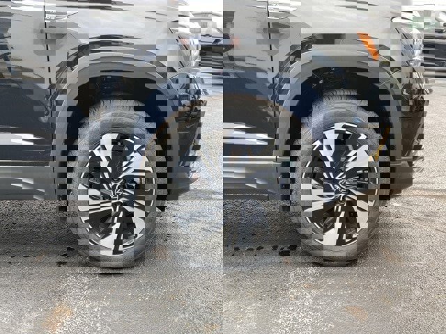 New 2024 Volkswagen Taos SE image 22