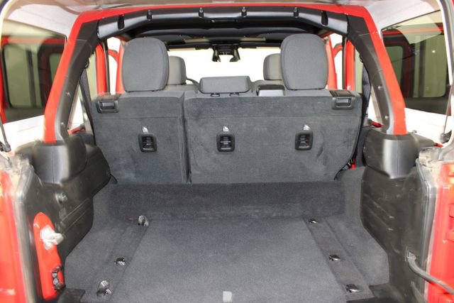 Used 2025 Jeep Wrangler Unlimited Sahara AWD/4WD image 17