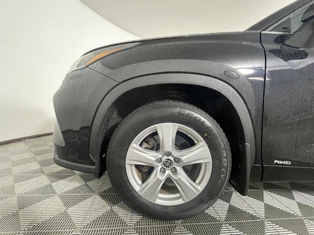 Used 2023 Toyota Highlander LE image 23