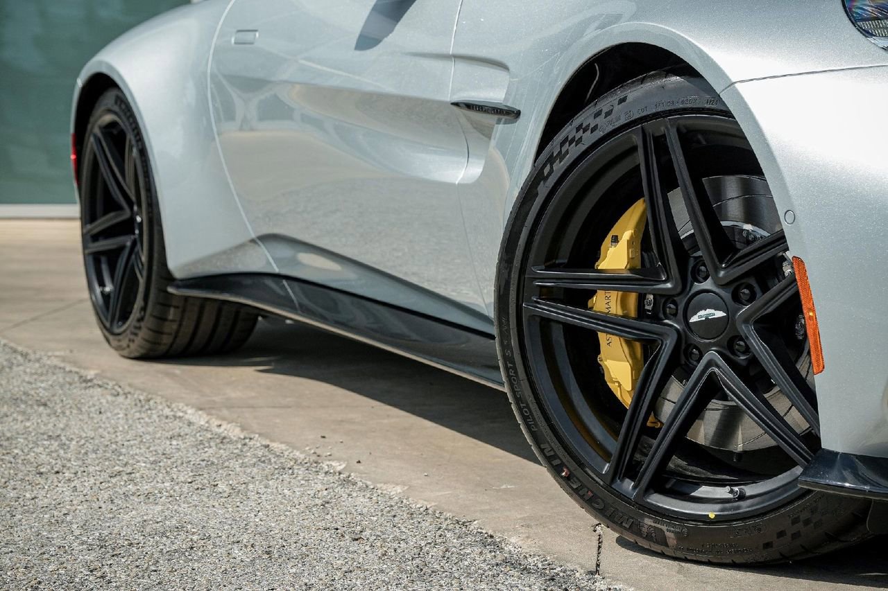 New 2026 Aston Martin V8 Vantage Coupe image 2