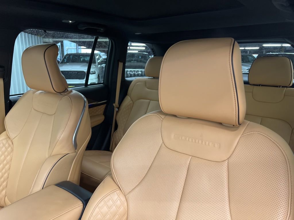Used 2024 Jeep Grand Cherokee Summit w/ Luxury Tech Group V image 15