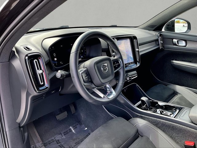 Used 2024 Volvo XC40 B5 Plus AWD/4WD image 14