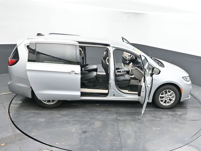Used 2024 Chrysler Pacifica Touring-L image 67