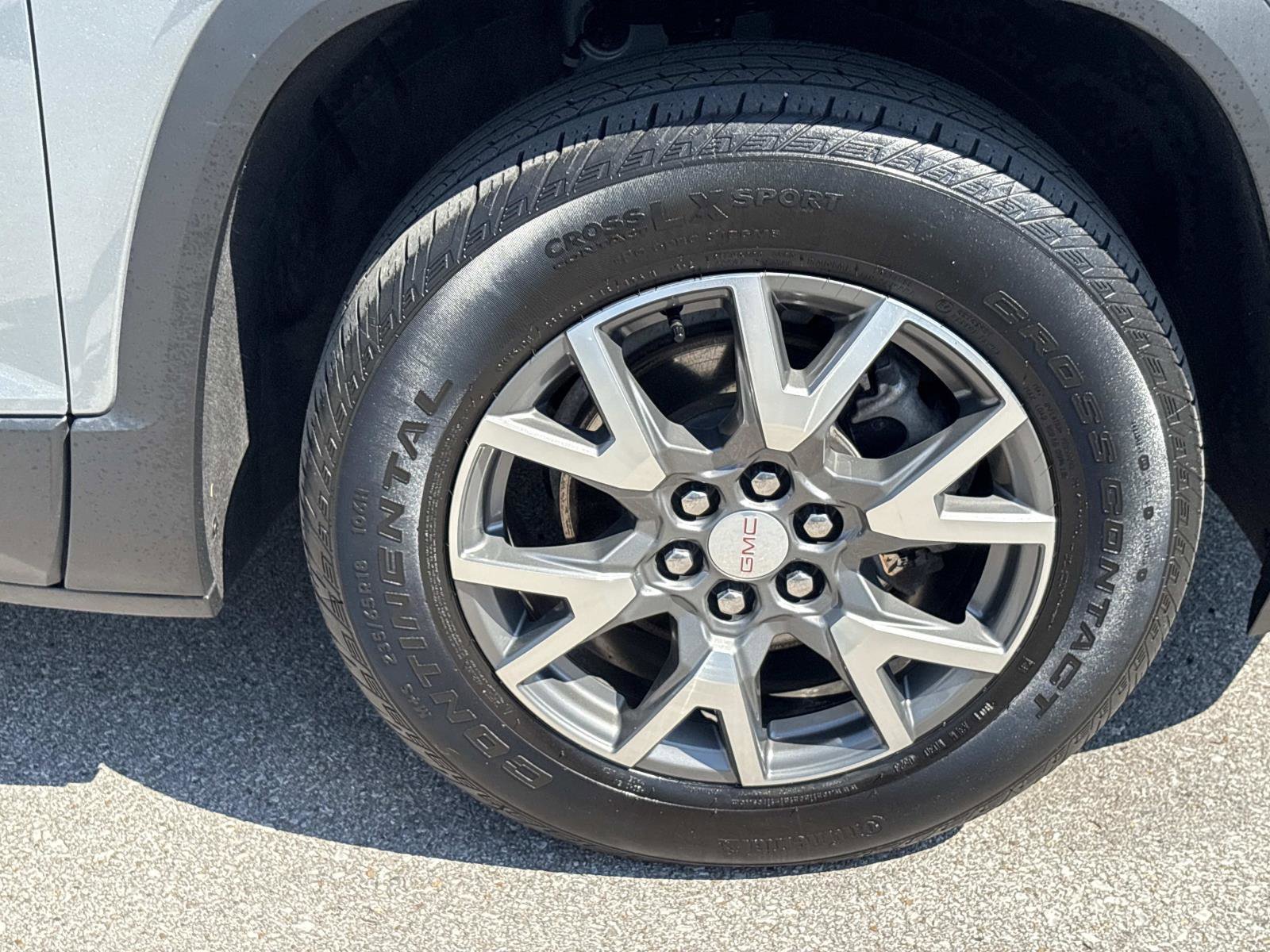 Certified 2023 GMC Acadia SLE w/ Driver Convenience Package image 10