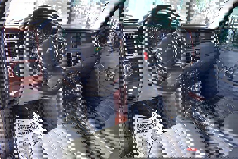 Used 2005 Land Rover Range Rover HSE image 26