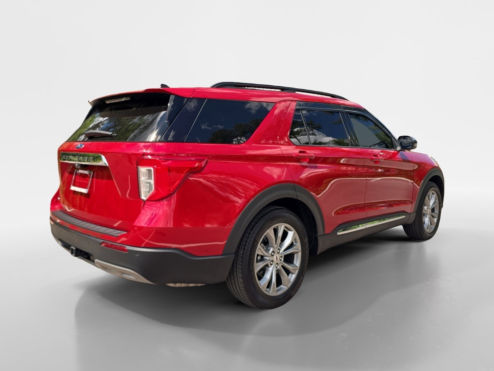 Used 2024 Ford Explorer XLT w/ Equipment Group 202A RWD image 5