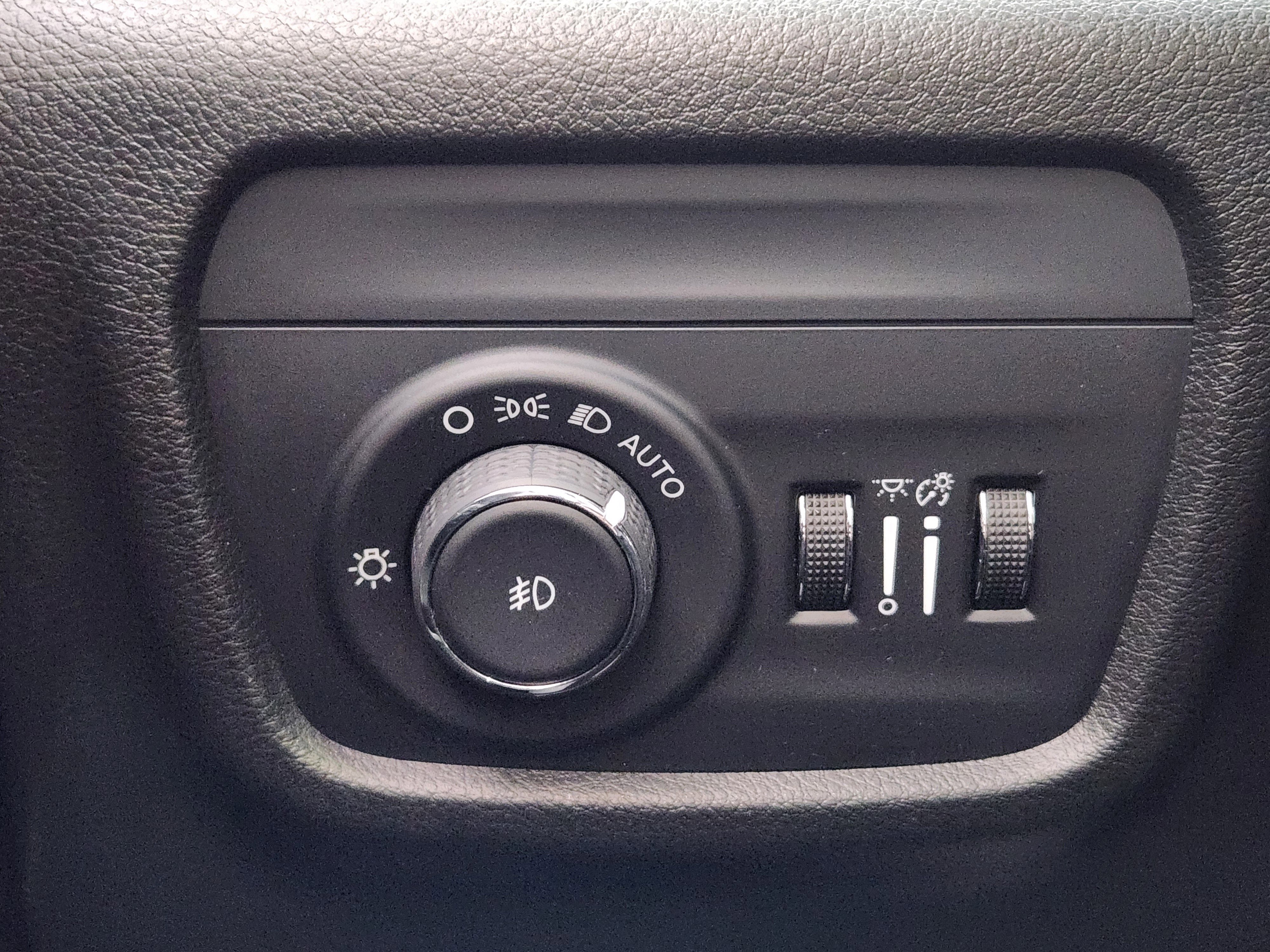 Used 2021 Jeep Grand Cherokee L Limited w/ Luxury Tech Group II image 27