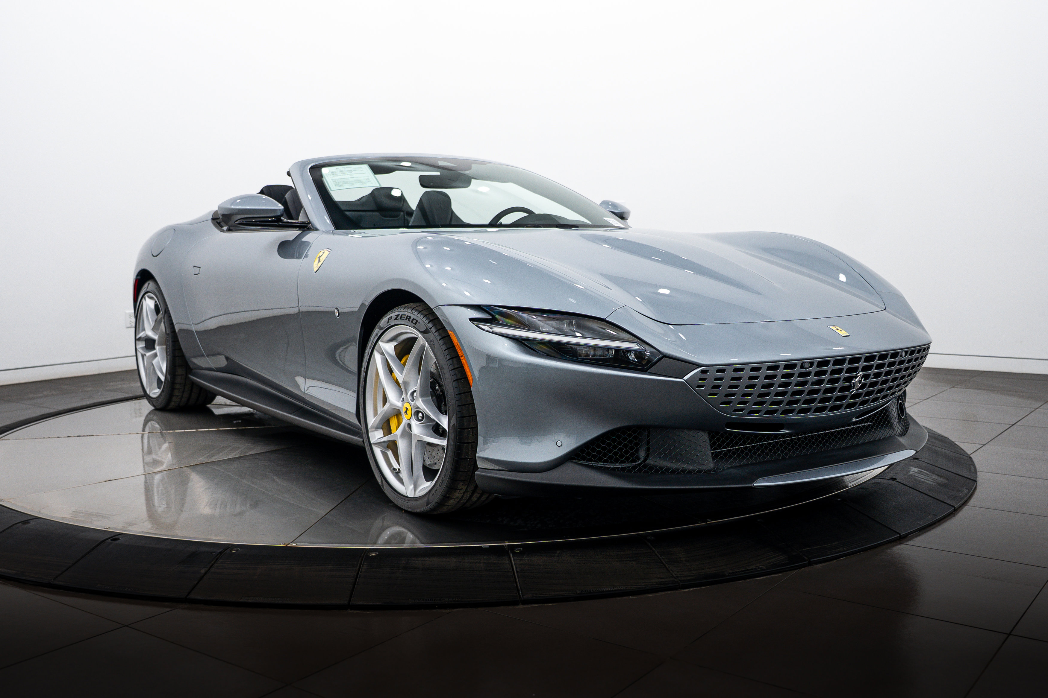 Used 2025 Ferrari Roma Spider image 13