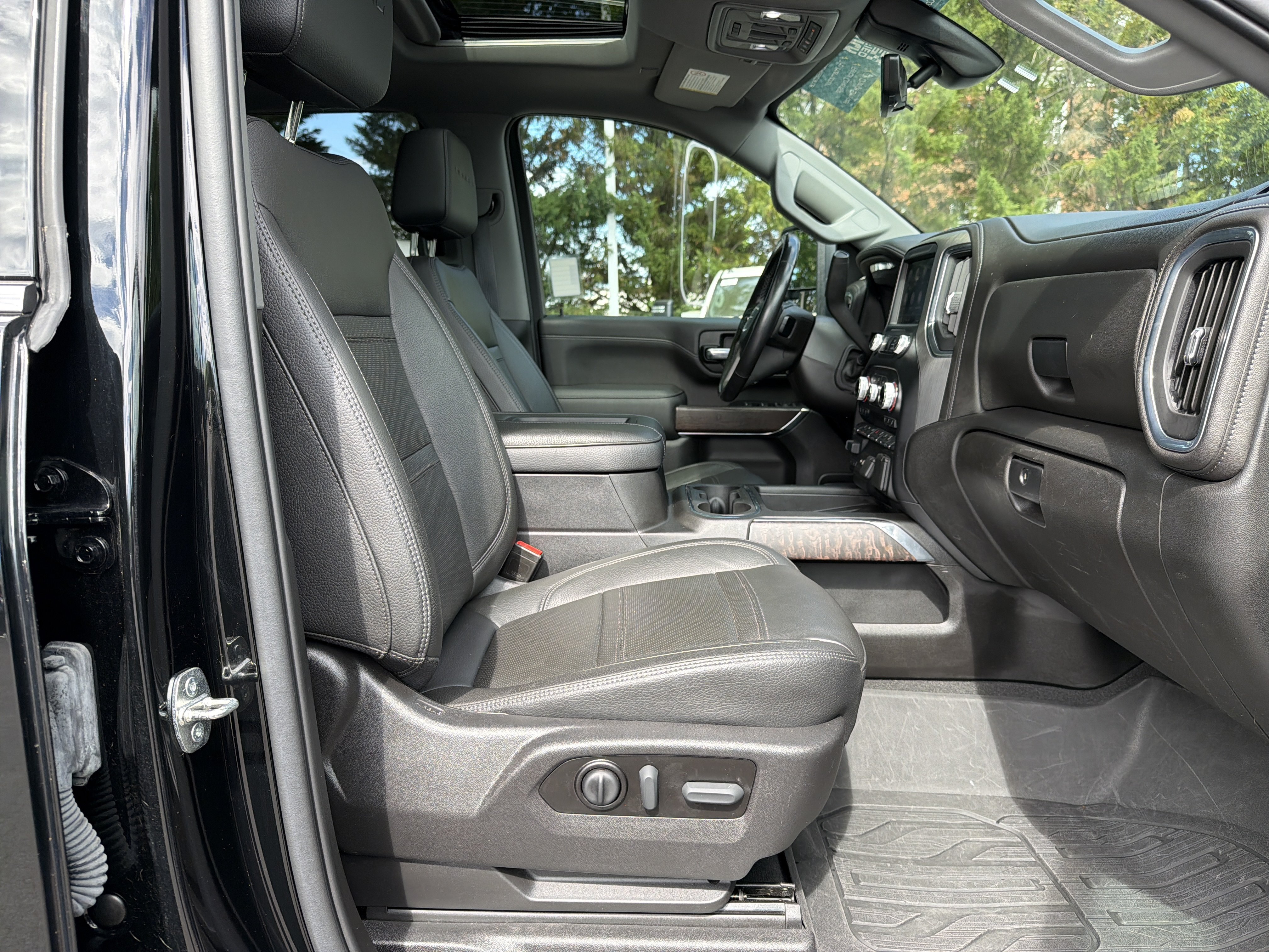 Used 2022 GMC Sierra 2500 Denali w/ Denali Ultimate Package AWD/4WD image 33