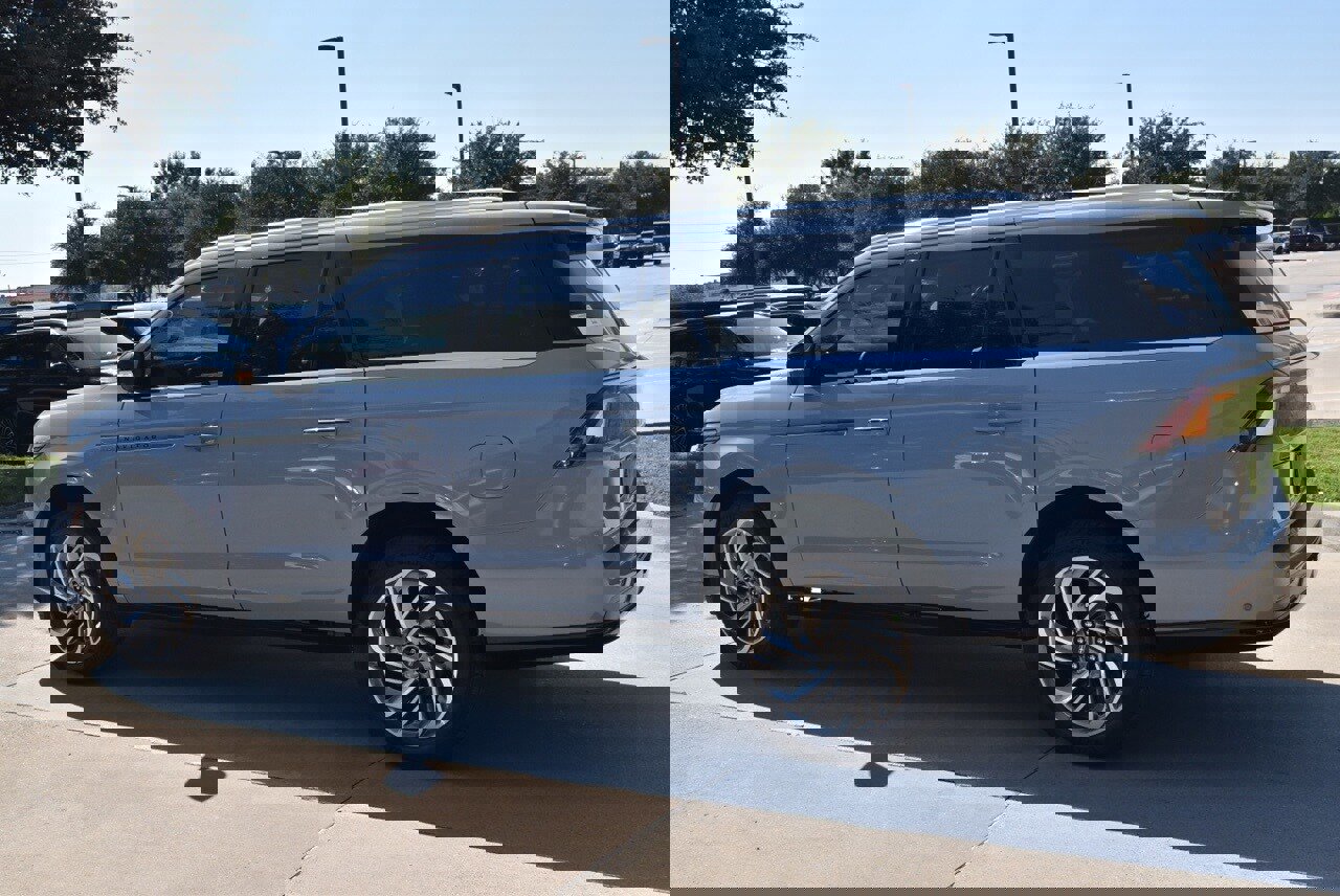 New 2025 Lincoln Navigator L Reserve image 17