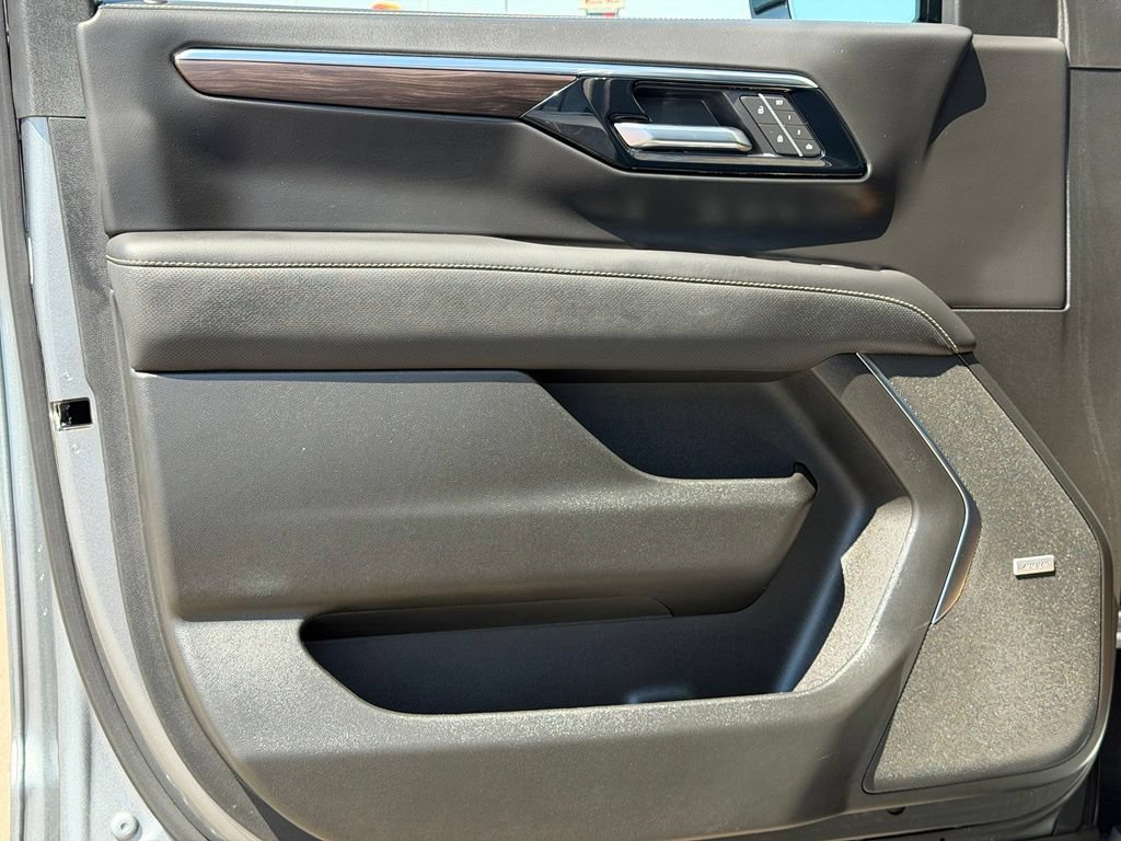 Used 2026 Chevrolet Tahoe Premier w/ Sun And Tow Package AWD/4WD image 24