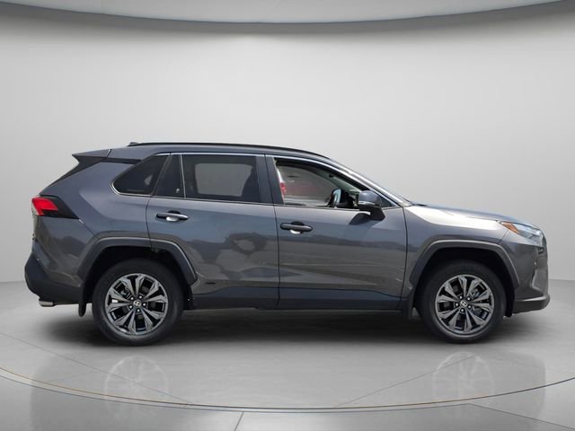 Used 2022 Toyota RAV4 XLE Premium AWD/4WD image 7