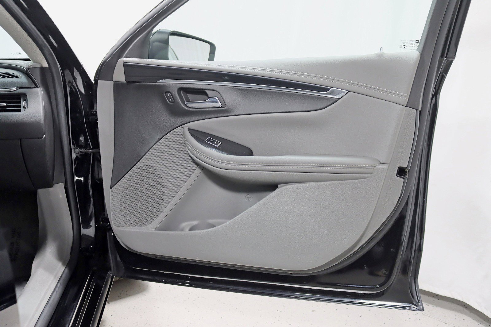 Used 2018 Chevrolet Impala LS image 27