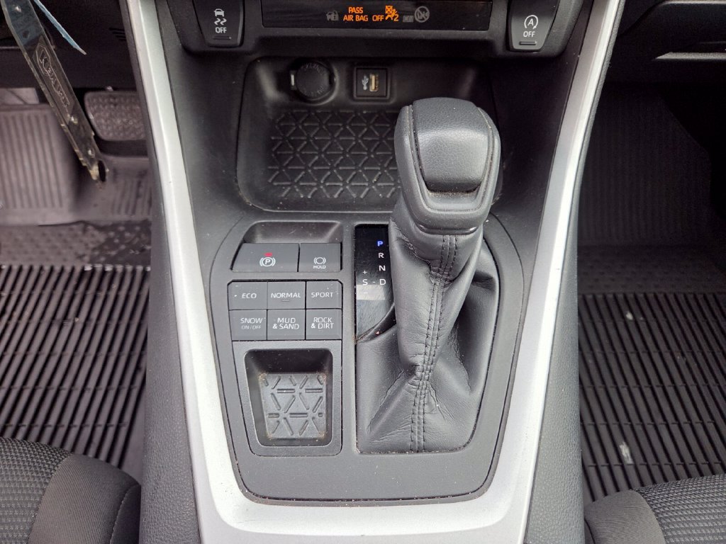 Certified 2024 Toyota RAV4 LE AWD/4WD image 28