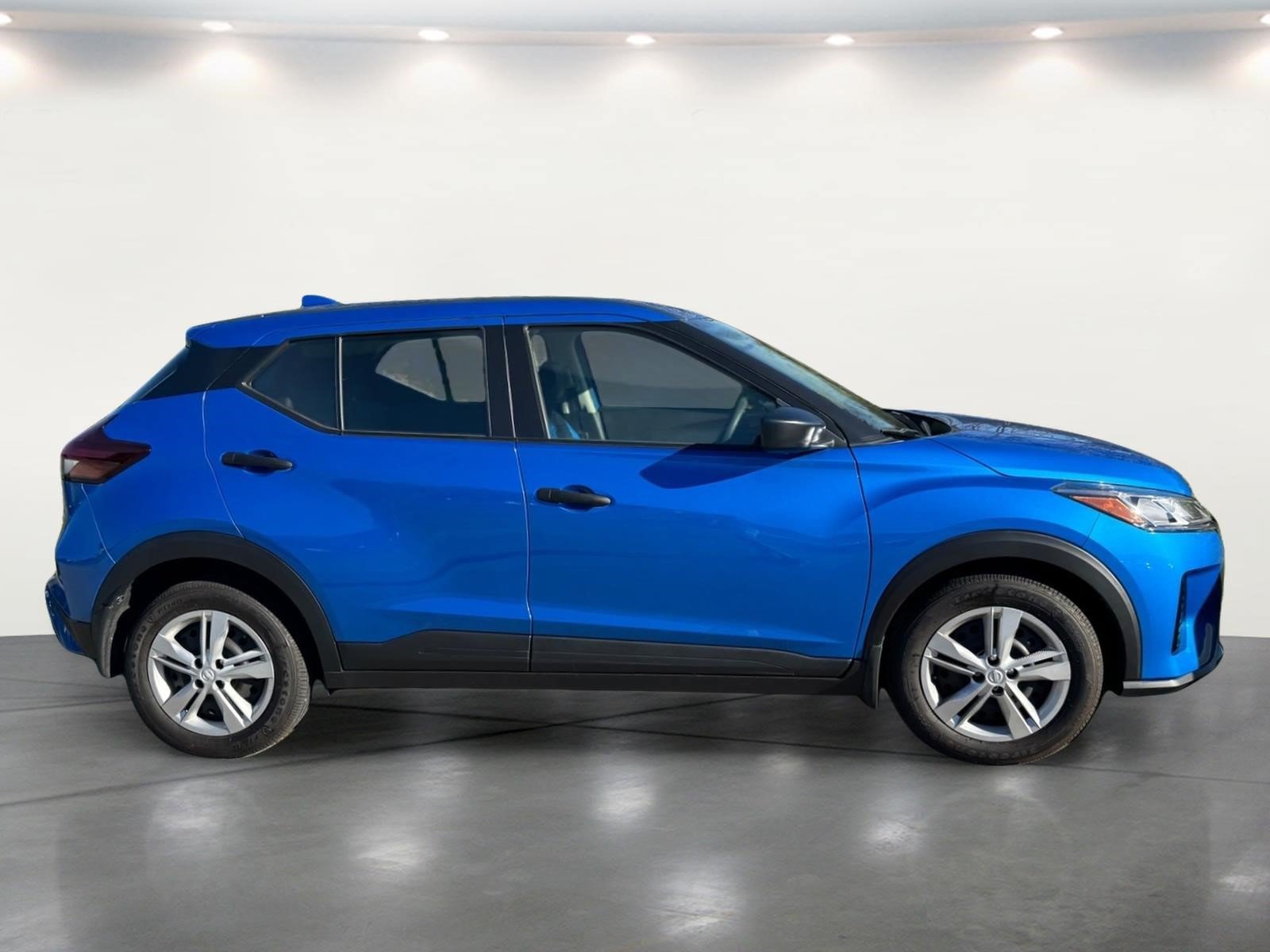 Used 2024 Nissan Kicks S FWD image 12