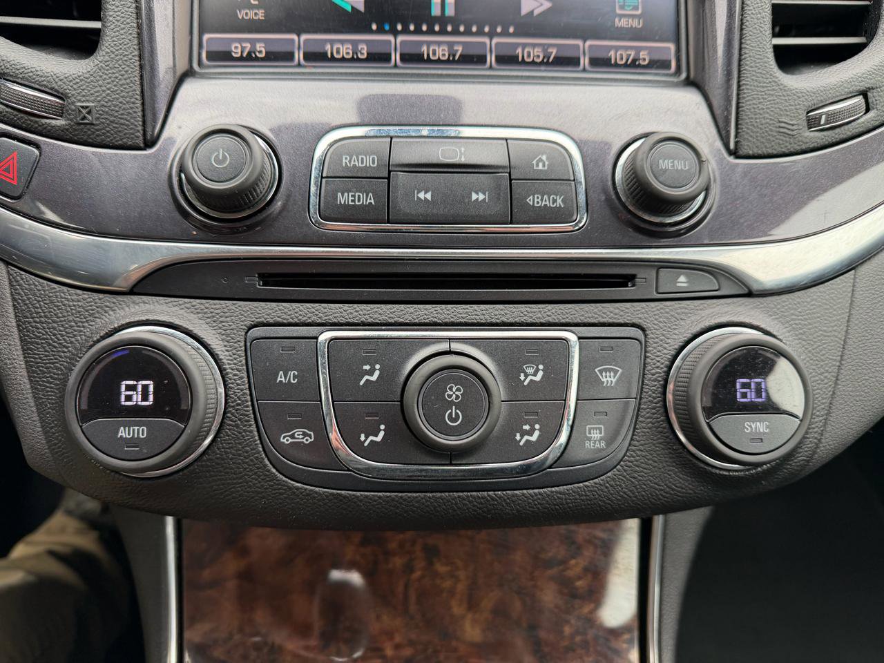 Used 2015 Chevrolet Impala LT w/ Convenience Package FWD image 34