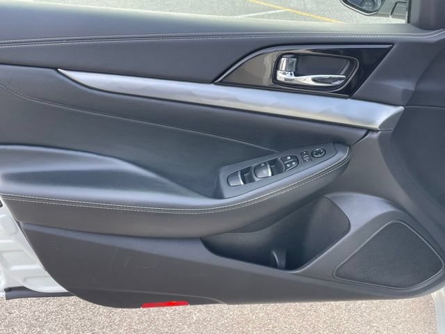 Used 2023 Nissan Maxima SV w/ Floor Mat Group FWD image 12