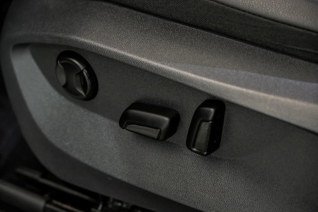 Used 2022 Volkswagen Tiguan SE image 16