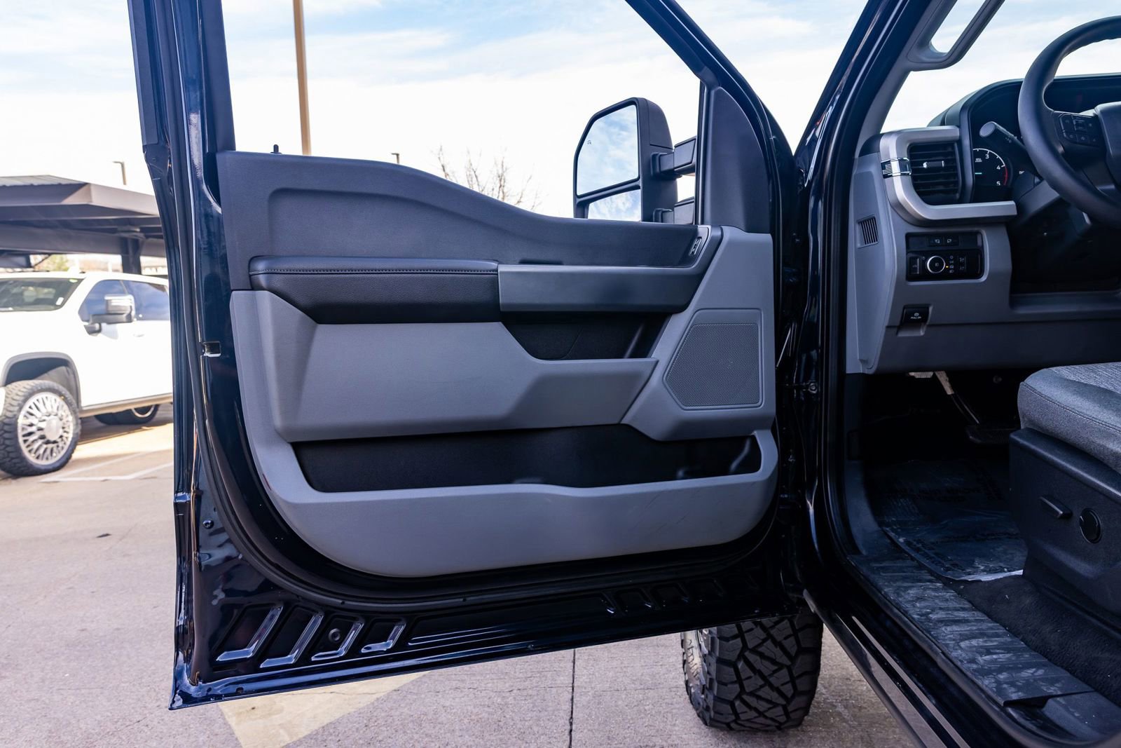 Used 2023 Ford F350 XLT AWD/4WD image 34